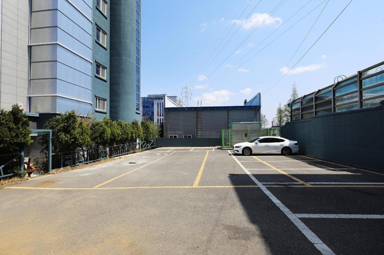 El Tower Hotel Gunsan Exteriör bild